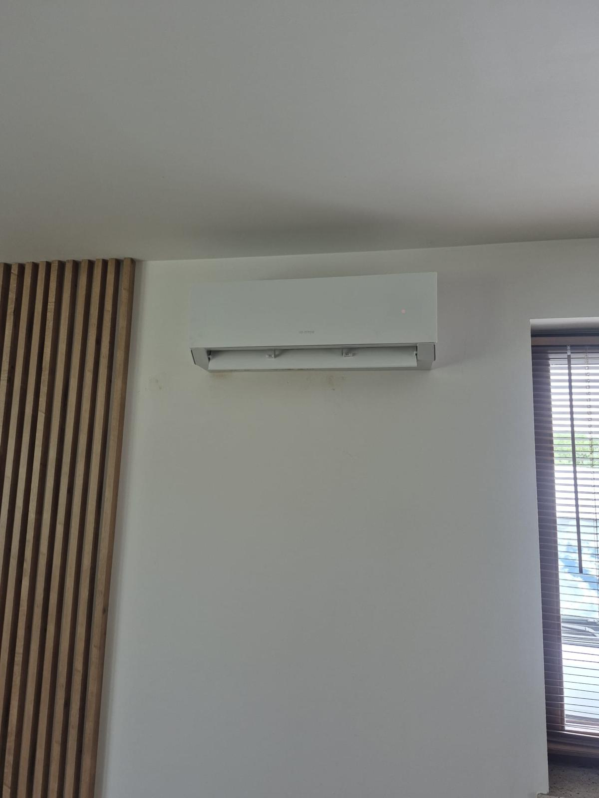 Jednostka wewnętrzna klimatyzacji po montażu